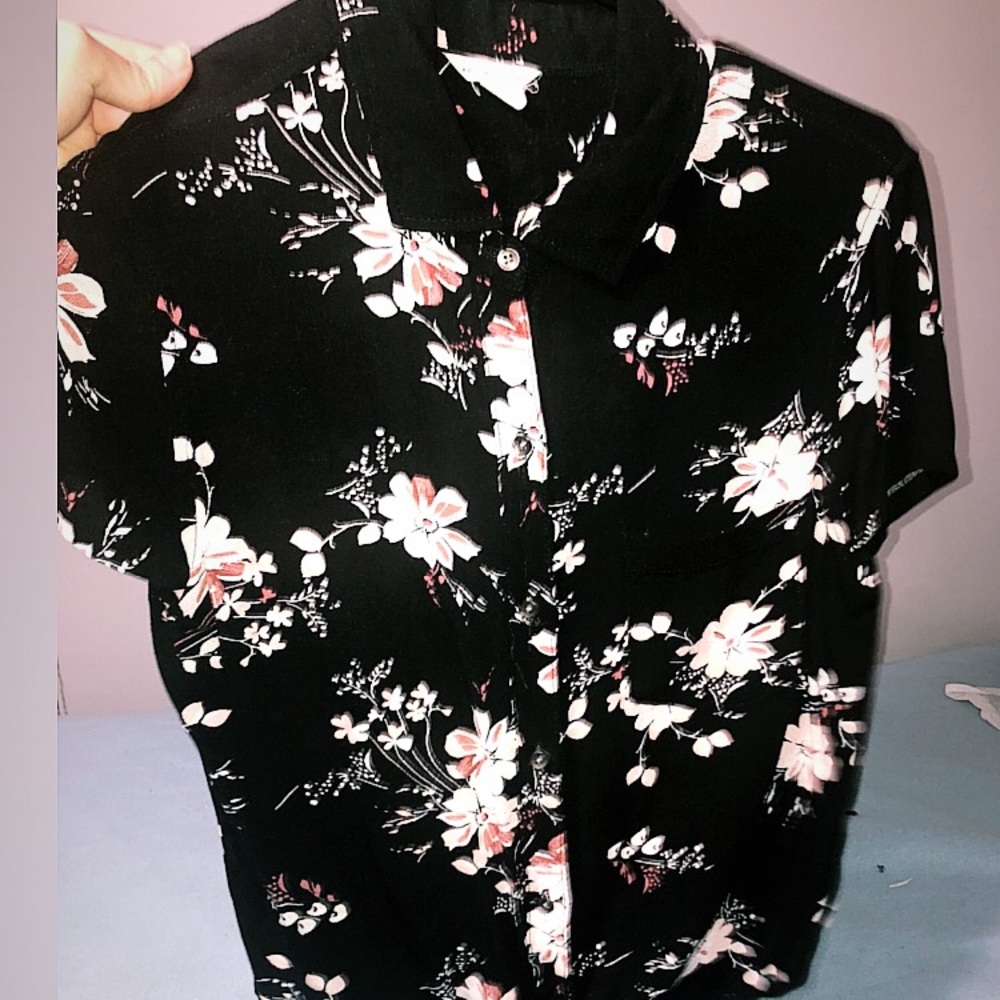 Floral Button Up! - Picture 2 of 2
